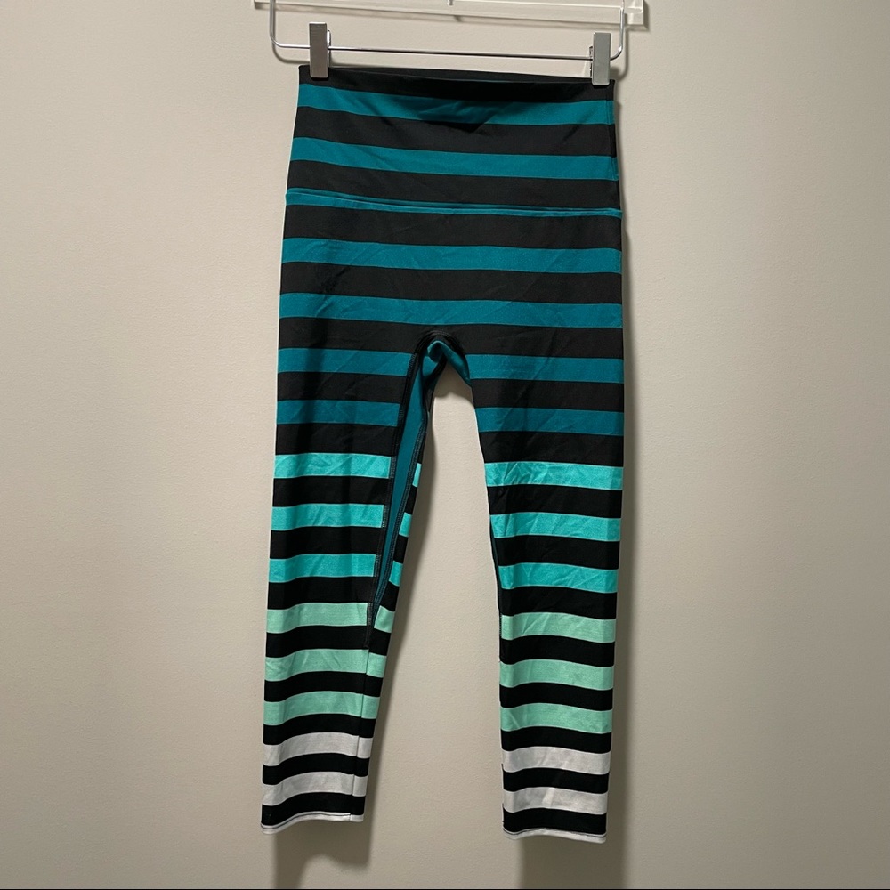 K-Deer Caroline Ombre Signature Stripe Cropped Leggings